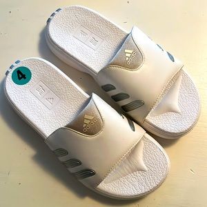 Adidas women’s slides, white/gray, size 4